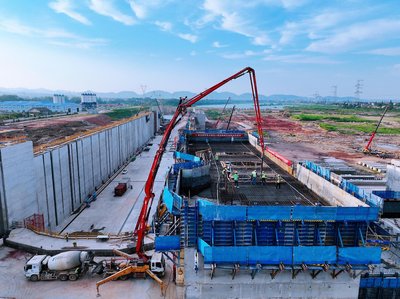 湖南常德青山樞紐項目取得關鍵進展 船閘閘首全部封頂，混凝土切割技術顯成效